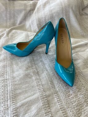 New GUESS Bright Turquoise Patent Pointed-Toe Stiletto Pumps